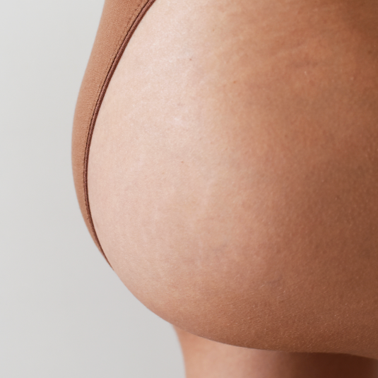 Culotte en Tencel réalisée à partir de pulpe de bois. Le Tencel est une fibre éco-responsable ultra douce, respirante, hypoallergénique et résistante.